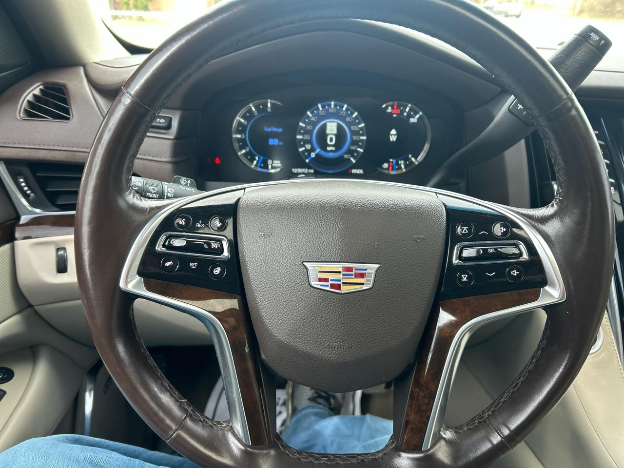 Cadillac Escalade ESV 4WD 4dr Luxury 2017