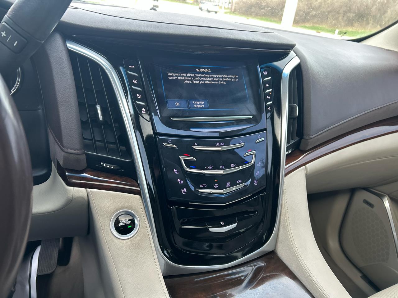 Cadillac Escalade ESV 4WD 4dr Luxury 2017