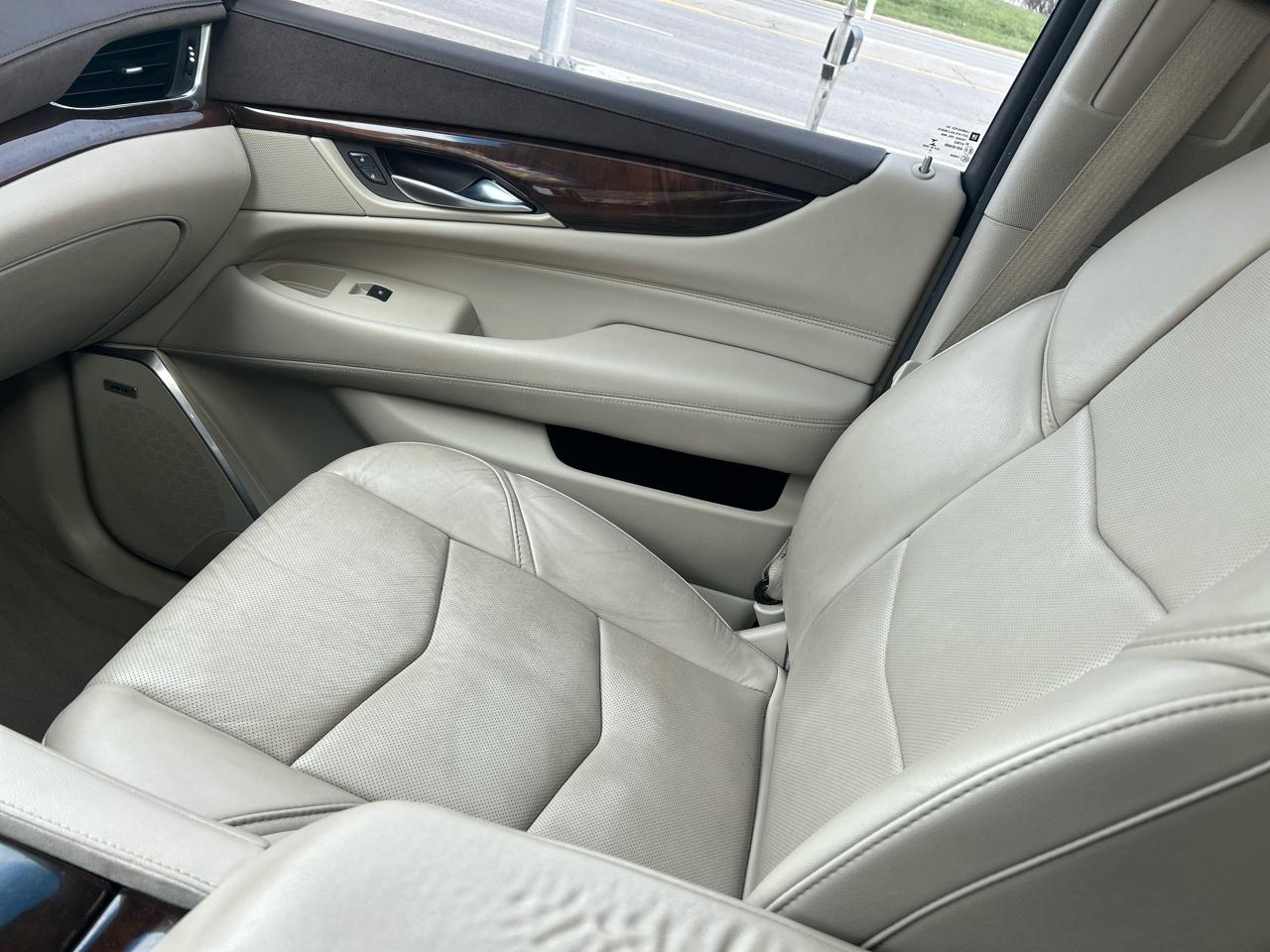 Cadillac Escalade ESV 4WD 4dr Luxury 2017