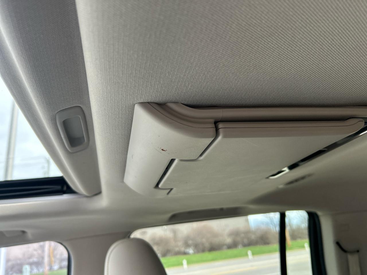 Cadillac Escalade ESV 4WD 4dr Luxury 2017