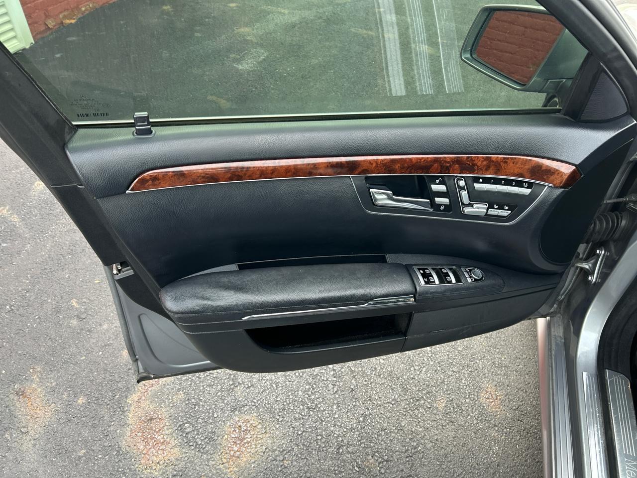 Mercedes-Benz S-Class 4dr Sdn S 550 4MATIC 2010