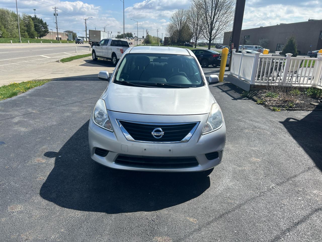 Nissan Versa 4dr Sdn CVT 1.6 SV 2014