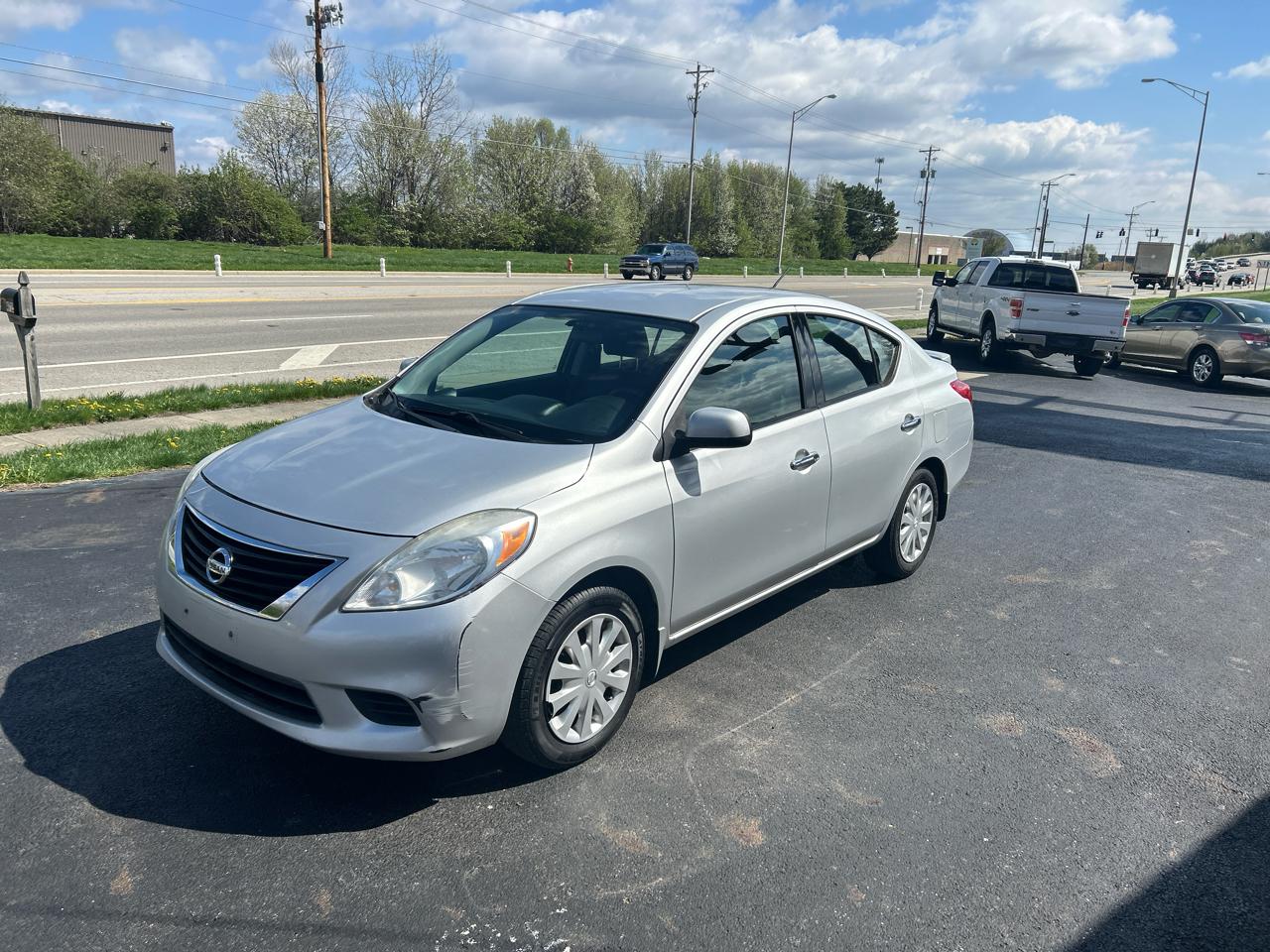Nissan Versa 4dr Sdn CVT 1.6 SV 2014