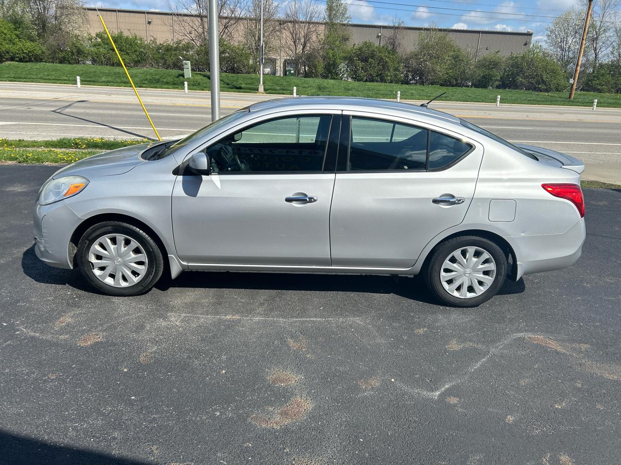 Nissan Versa 4dr Sdn CVT 1.6 SV 2014