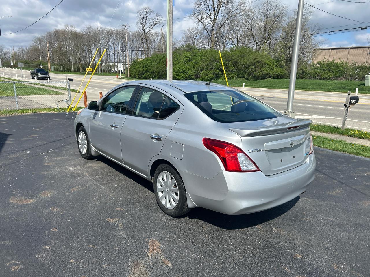 Nissan Versa 4dr Sdn CVT 1.6 SV 2014