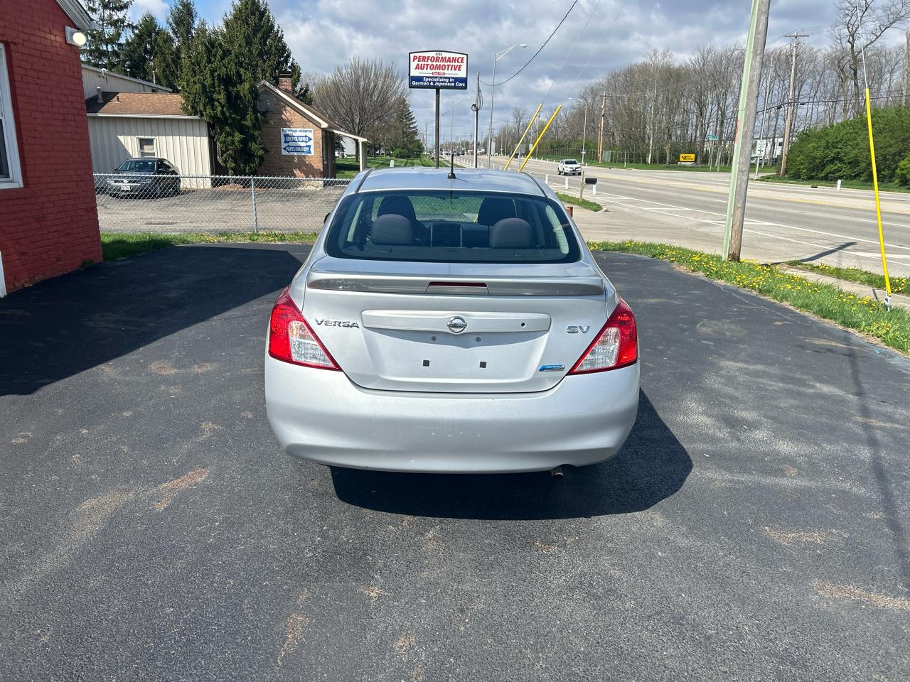 Nissan Versa 4dr Sdn CVT 1.6 SV 2014