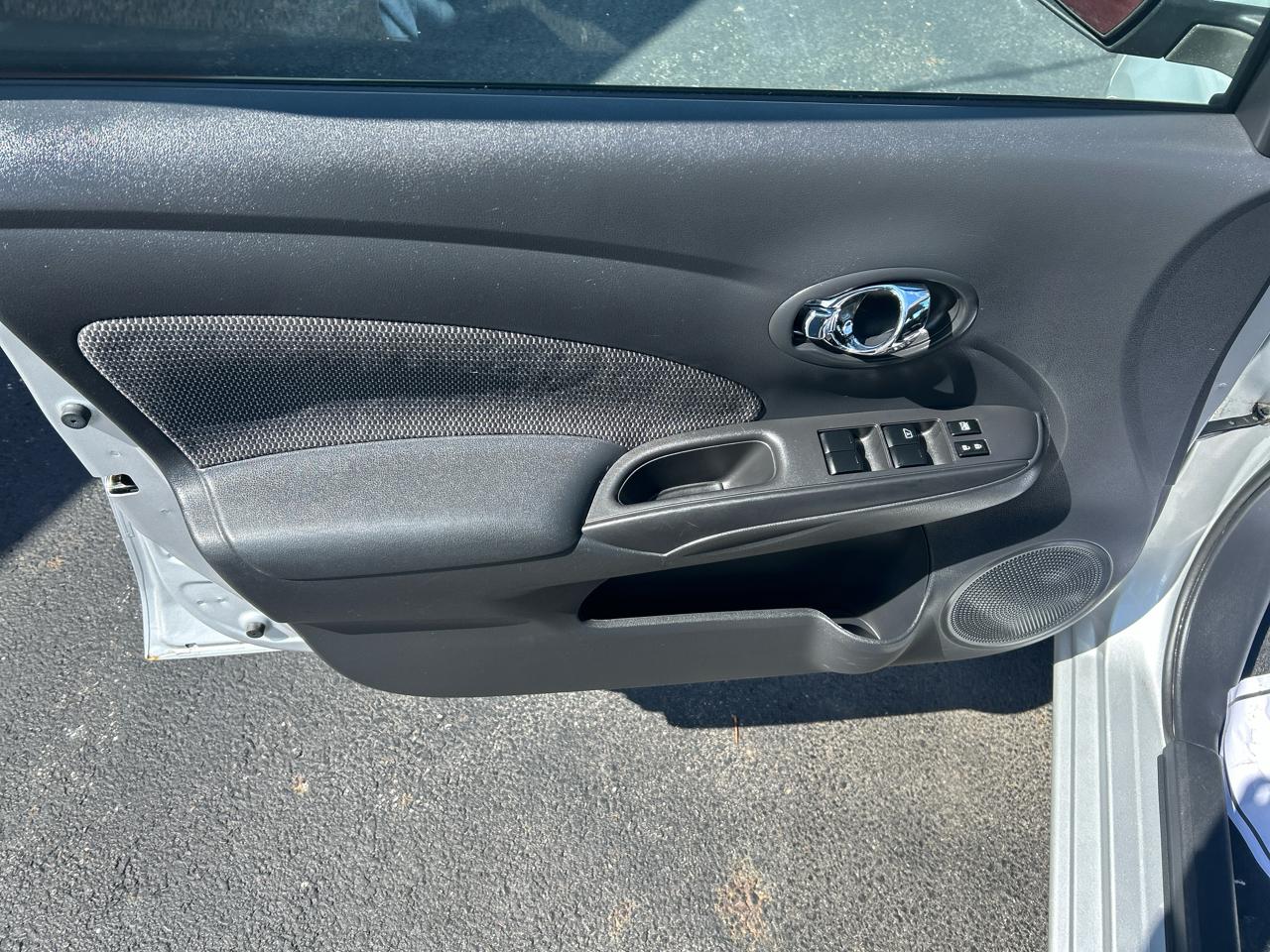 Nissan Versa 4dr Sdn CVT 1.6 SV 2014