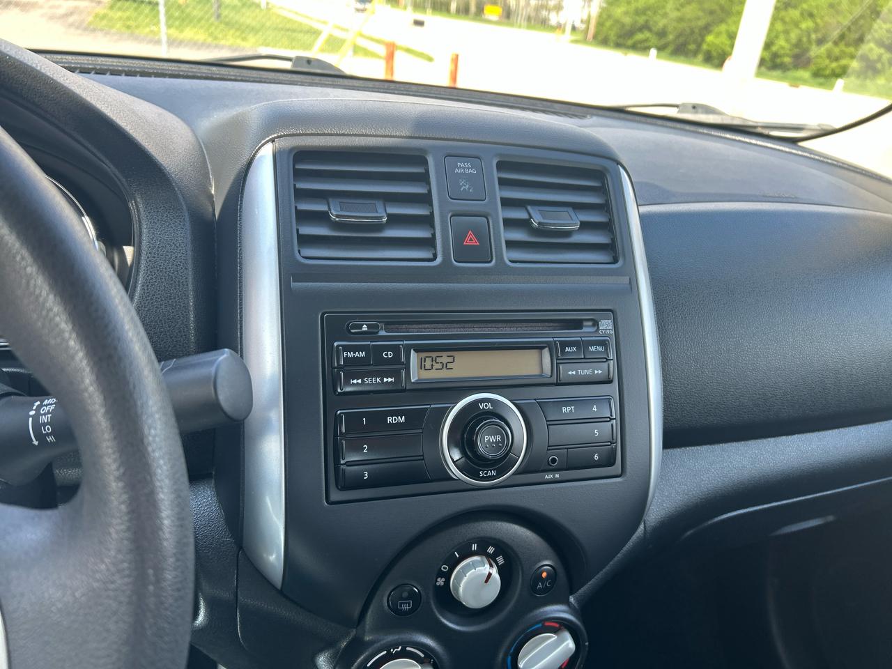 Nissan Versa 4dr Sdn CVT 1.6 SV 2014