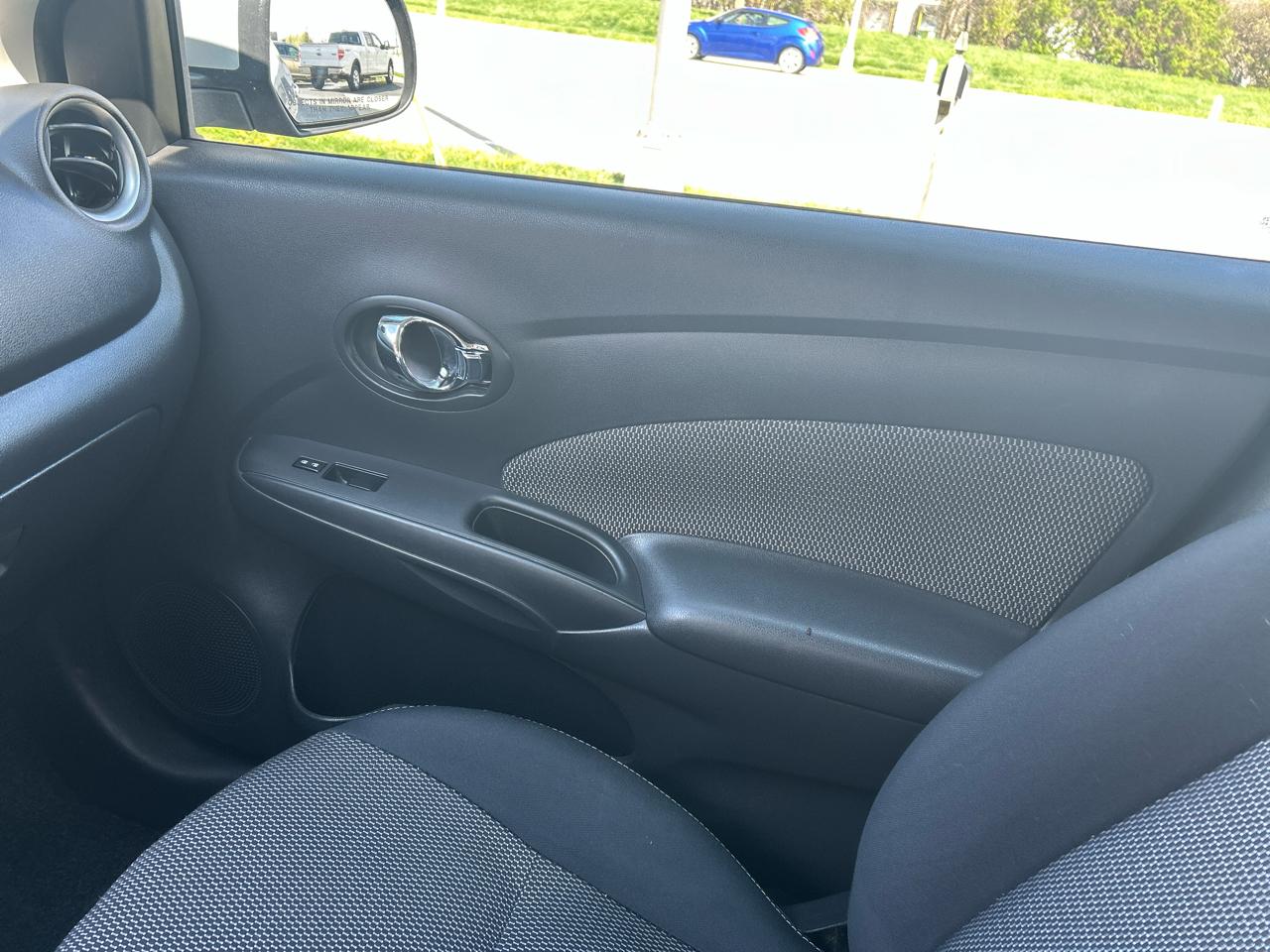 Nissan Versa 4dr Sdn CVT 1.6 SV 2014