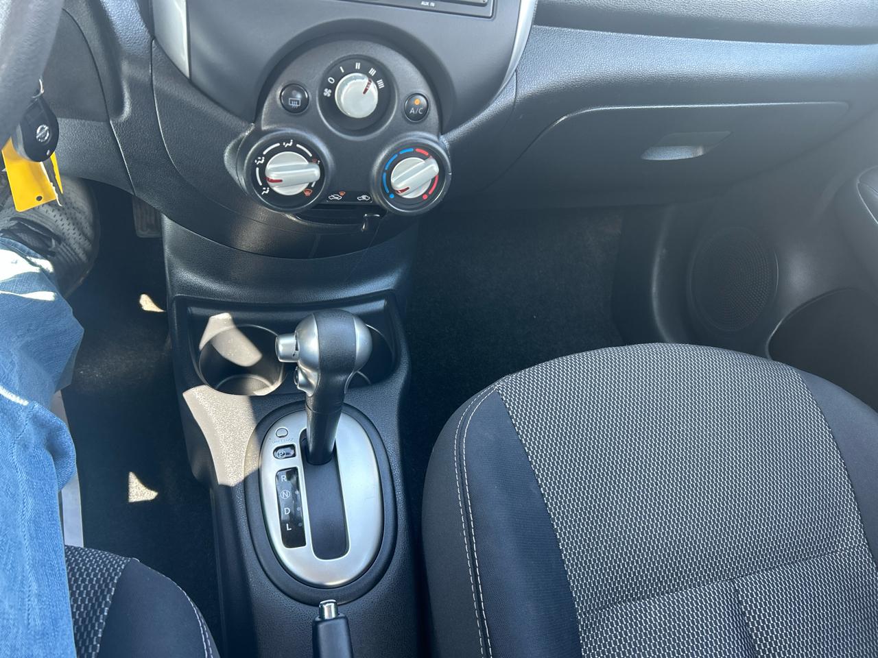 Nissan Versa 4dr Sdn CVT 1.6 SV 2014