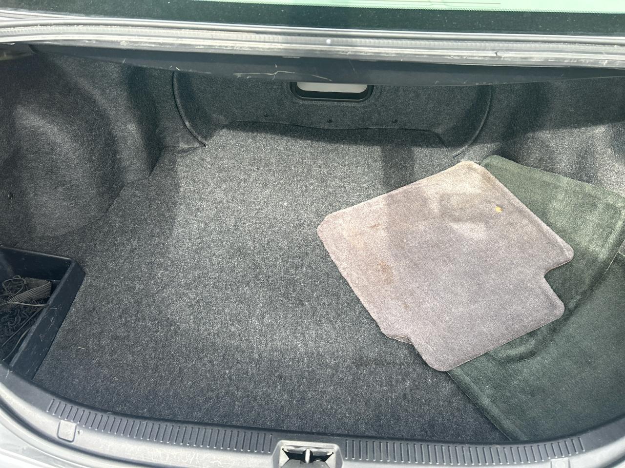 Toyota Camry 4dr Sdn I4 Man (Natl) 2010