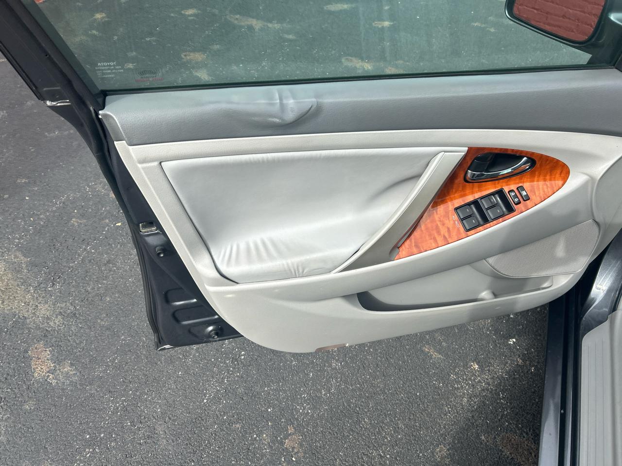 Toyota Camry 4dr Sdn I4 Man (Natl) 2010