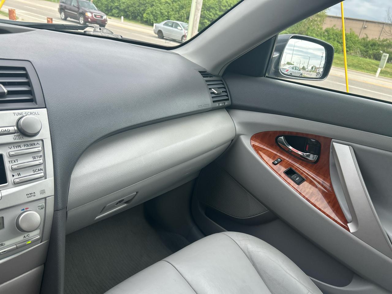 Toyota Camry 4dr Sdn I4 Man (Natl) 2010