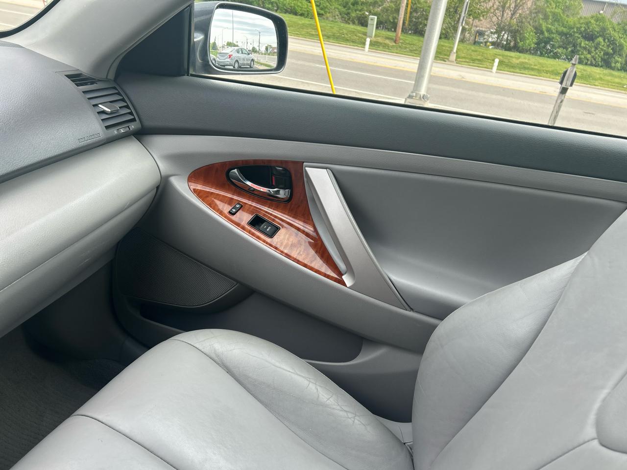 Toyota Camry 4dr Sdn I4 Man (Natl) 2010