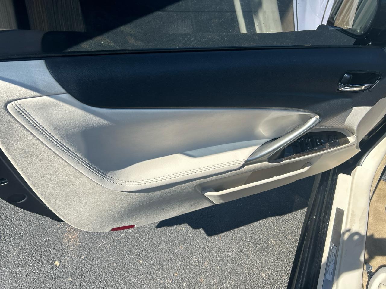 Lexus IS 350C 2dr Conv 2010