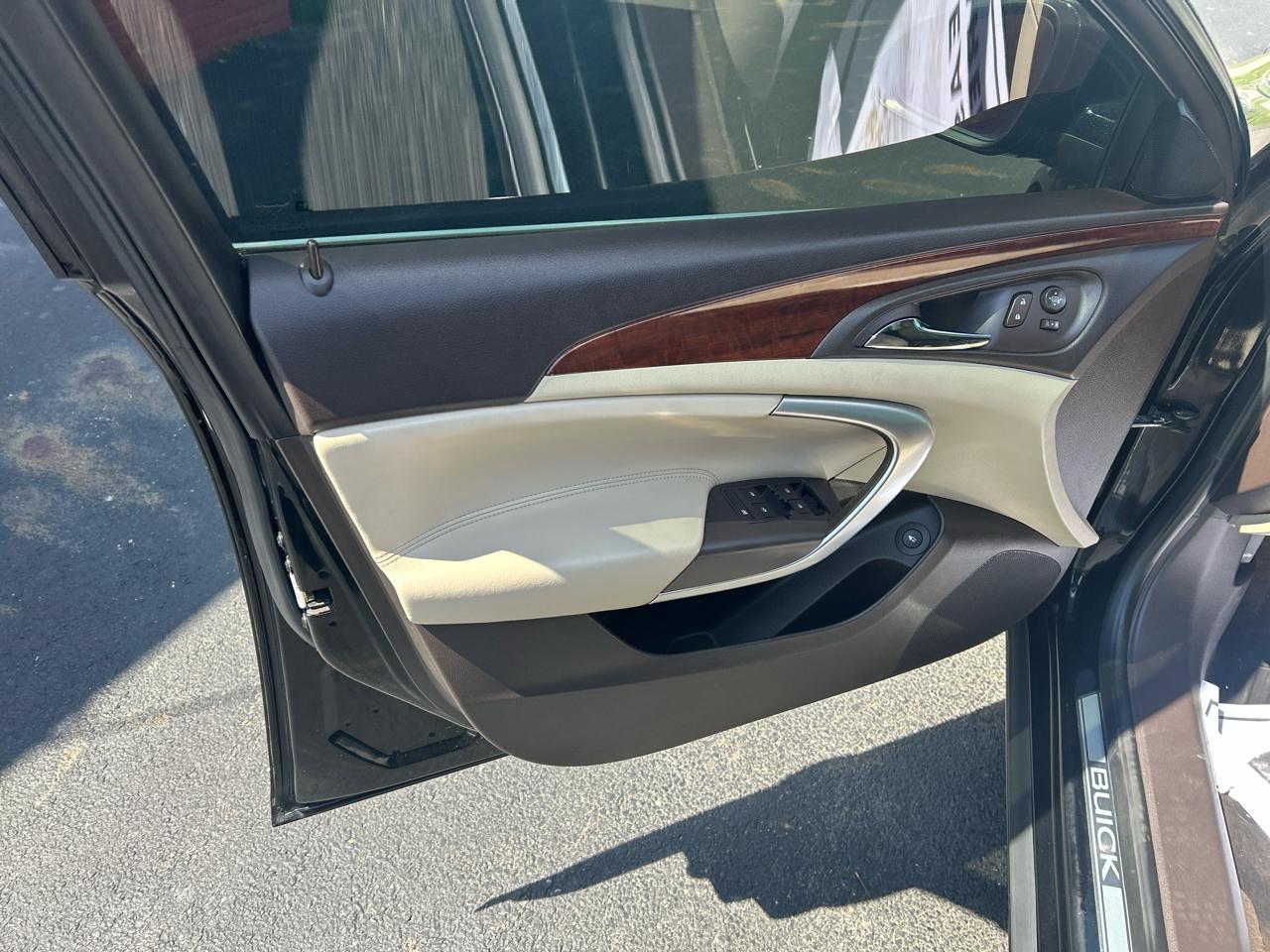 Buick Regal 4dr Sdn Premium I FWD 2014