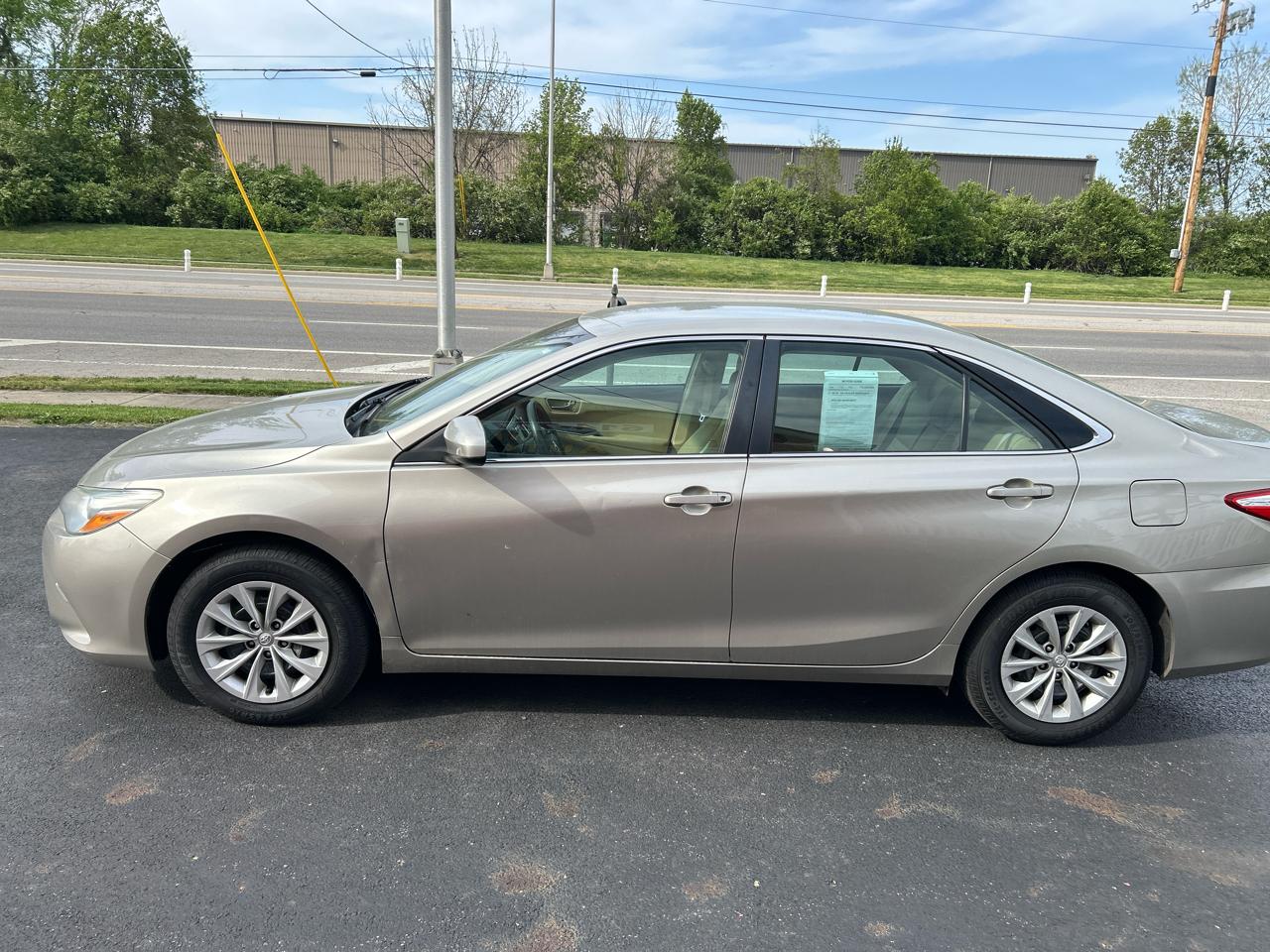 Toyota Camry 4dr Sdn I4 Auto XLE (Natl) 2015