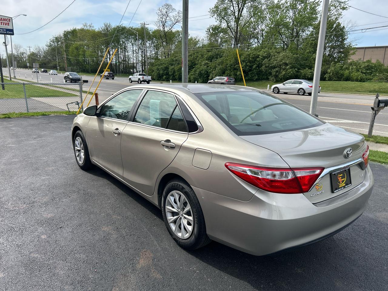 Toyota Camry 4dr Sdn I4 Auto XLE (Natl) 2015