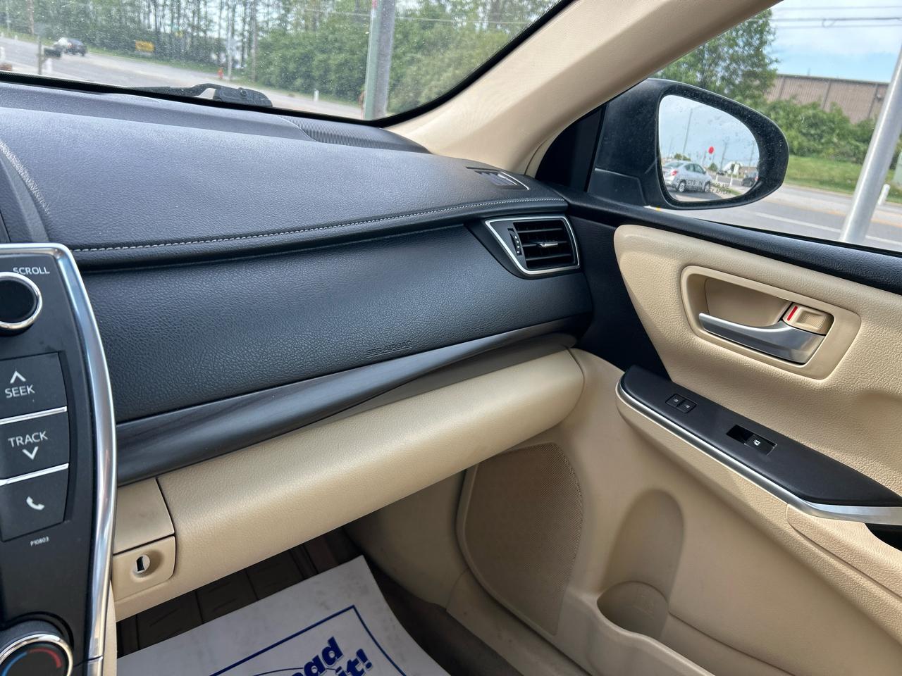 Toyota Camry 4dr Sdn I4 Auto XLE (Natl) 2015