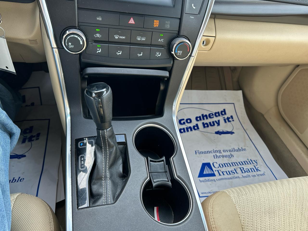 Toyota Camry 4dr Sdn I4 Auto XLE (Natl) 2015