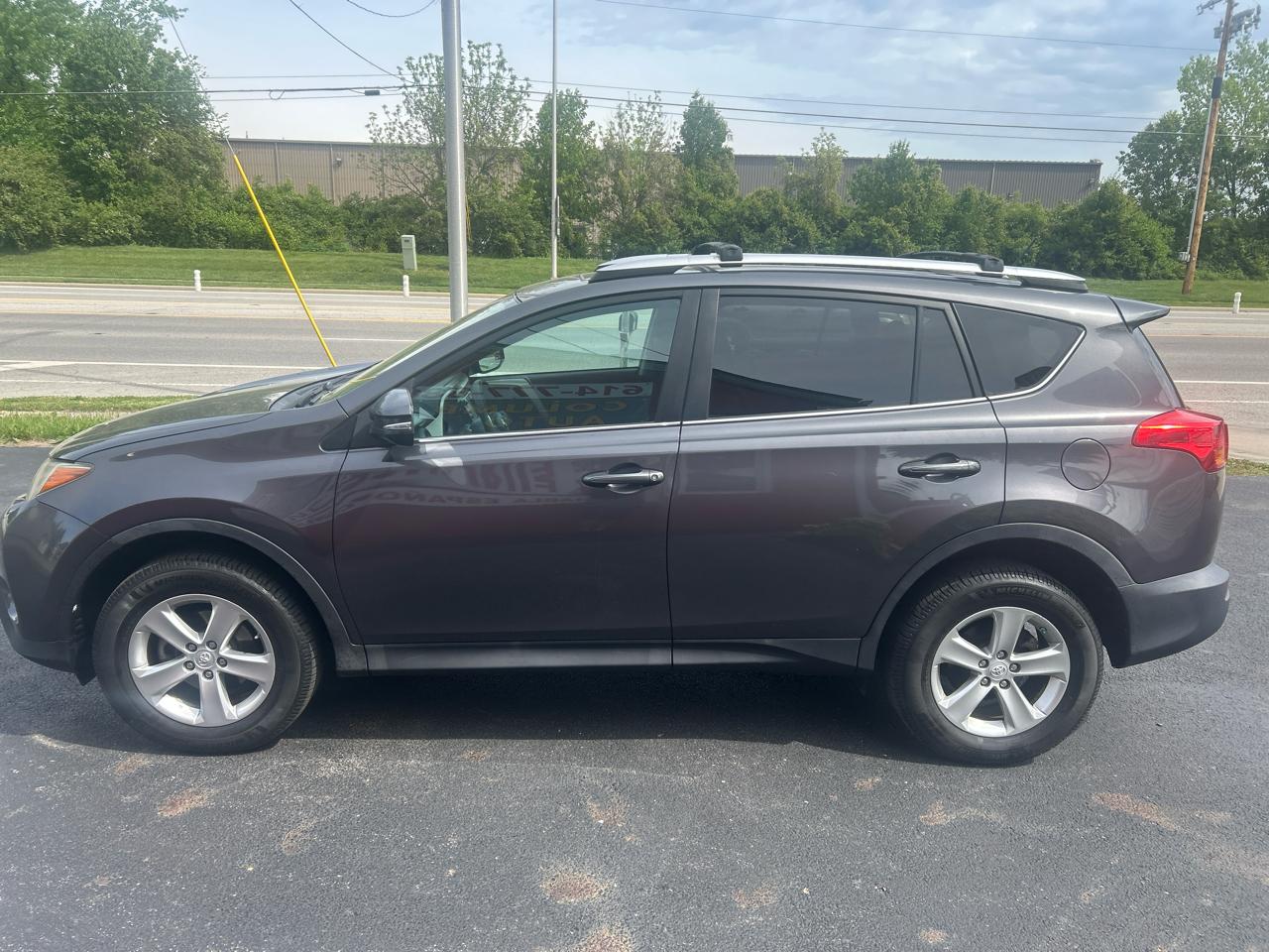 Toyota RAV4 AWD 4dr XLE (Natl) 2013