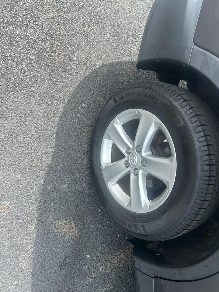 Toyota RAV4 AWD 4dr XLE (Natl) 2013
