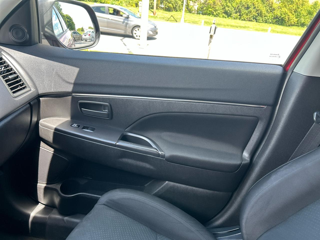 Mitsubishi Outlander Sport AWD 4dr CVT 2.4 ES 2015
