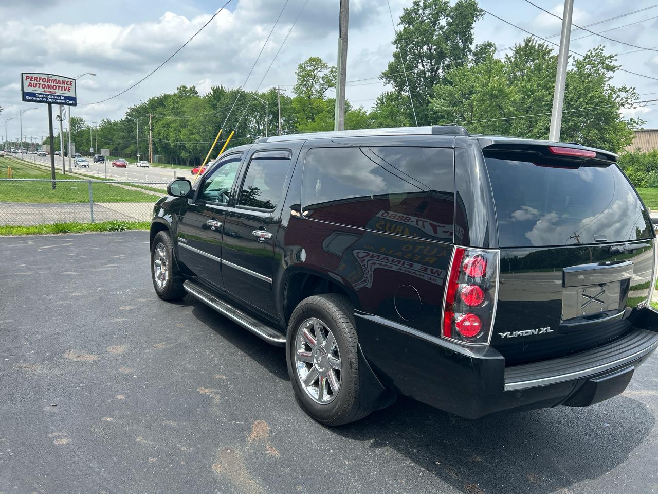 GMC Yukon XL AWD 4dr Denali 2014