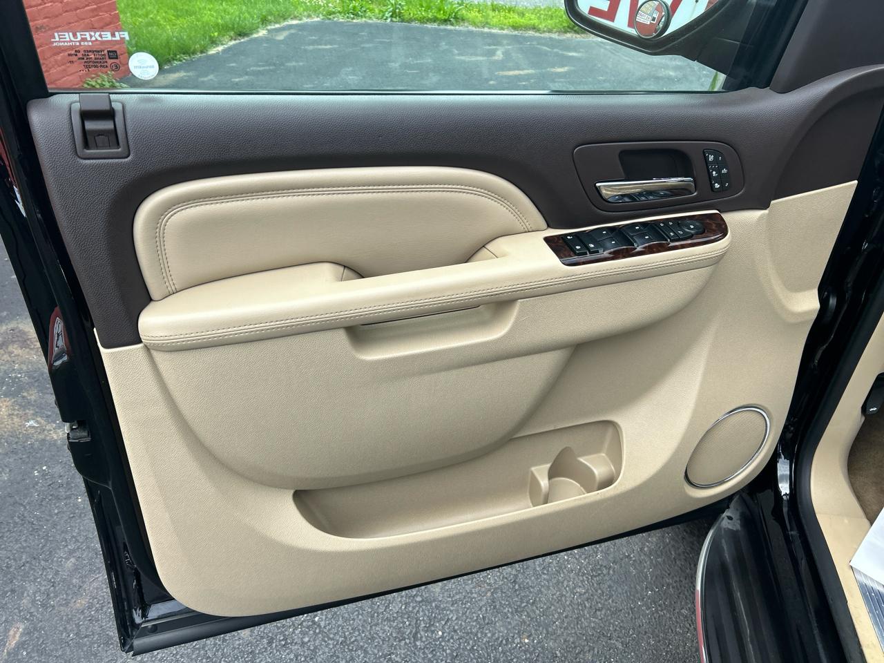 GMC Yukon XL AWD 4dr Denali 2014