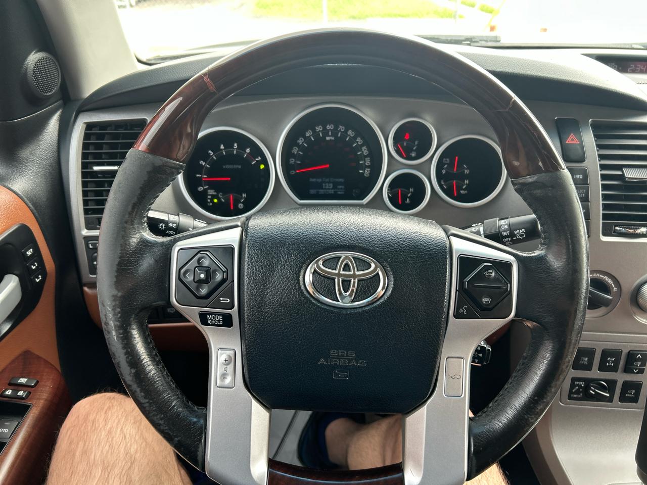 Toyota Sequoia 4WD 5.7L FFV Platinum (Natl) 2014