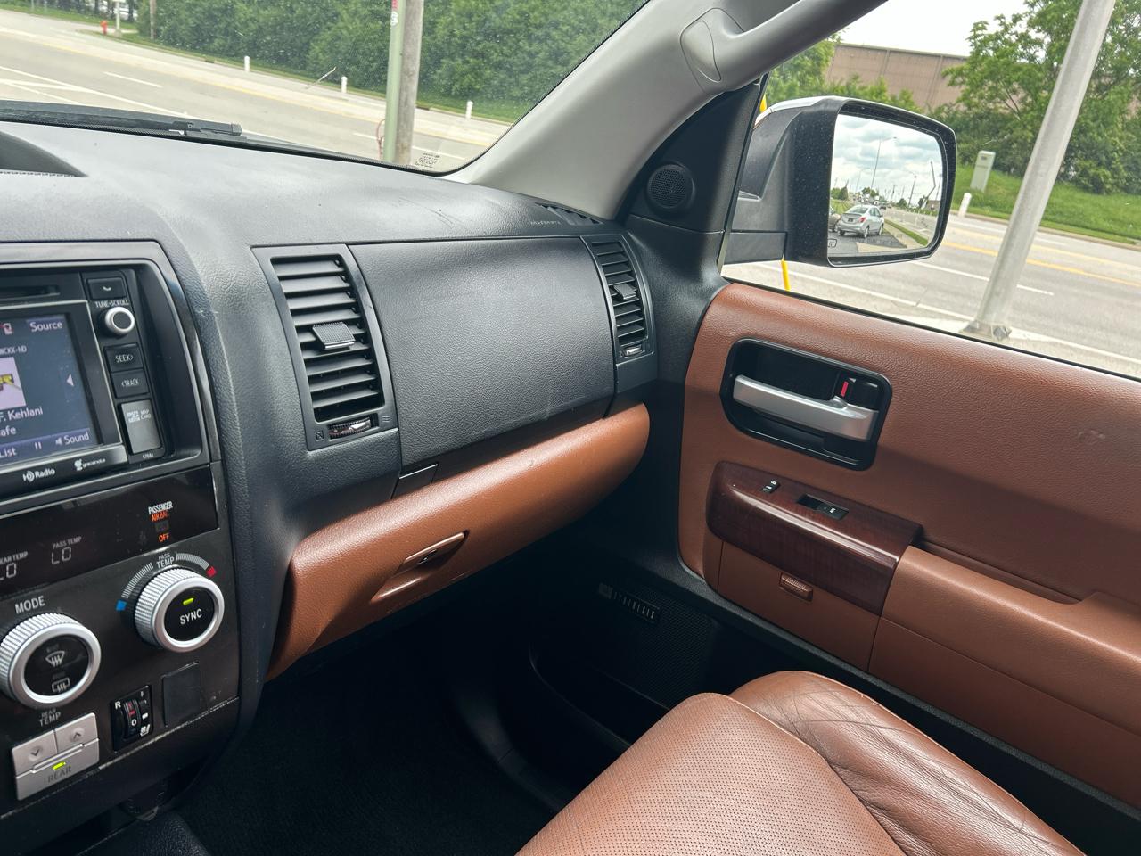 Toyota Sequoia 4WD 5.7L FFV Platinum (Natl) 2014