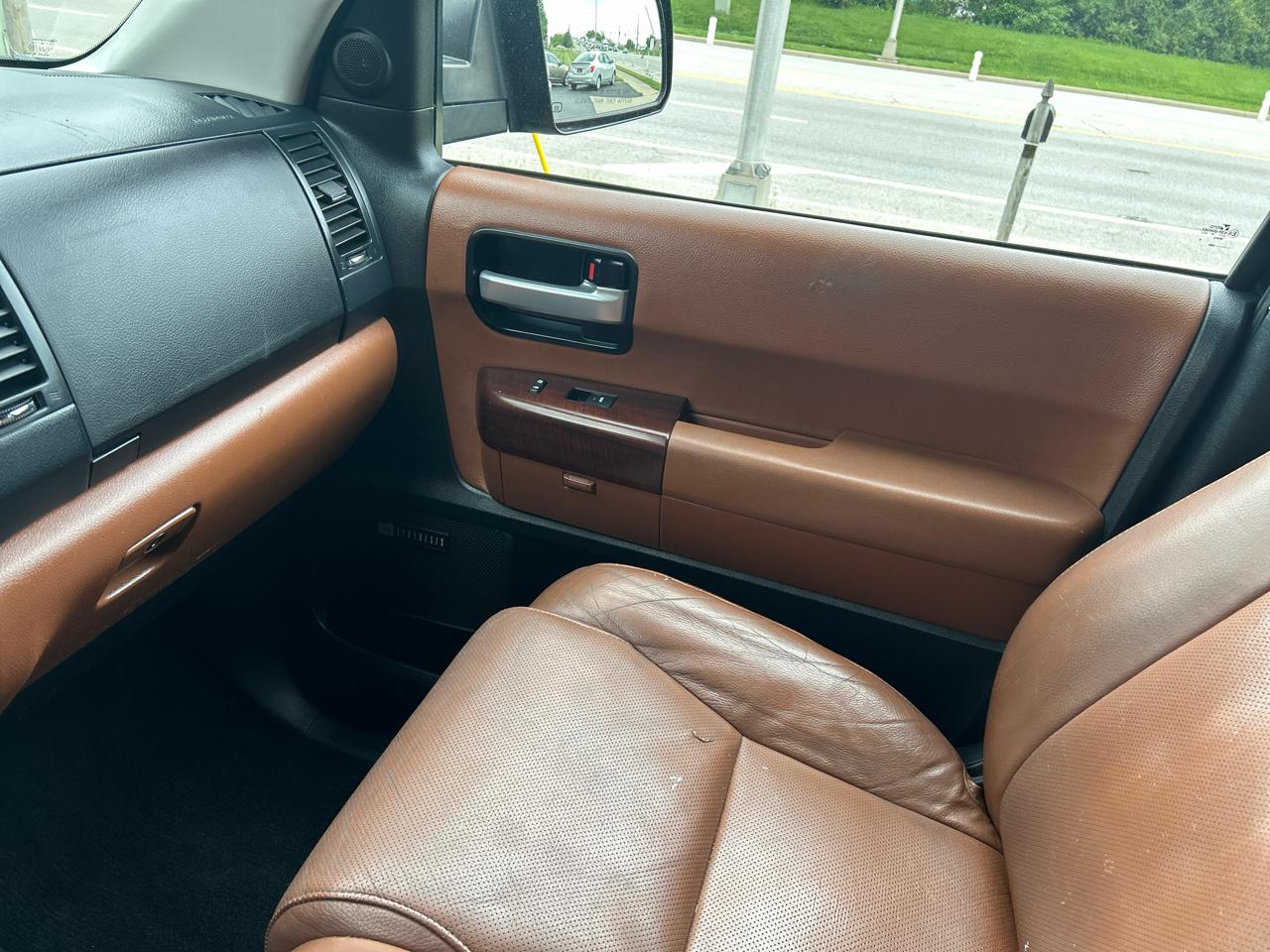 Toyota Sequoia 4WD 5.7L FFV Platinum (Natl) 2014