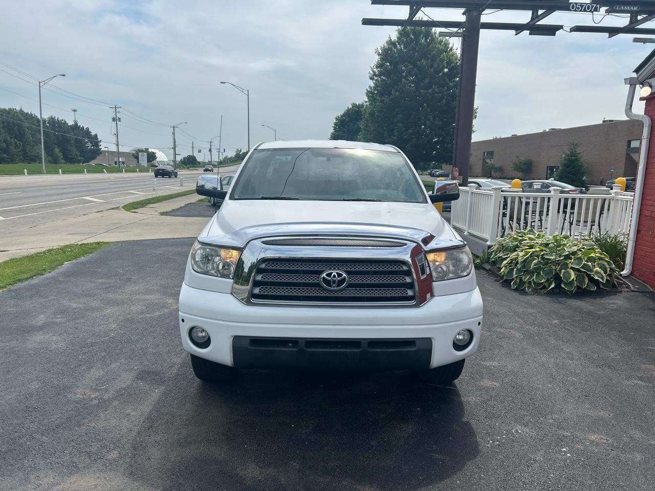 Toyota Tundra 4WD Truck Dbl 5.7L V8 6-Spd AT LTD (Natl) 2009
