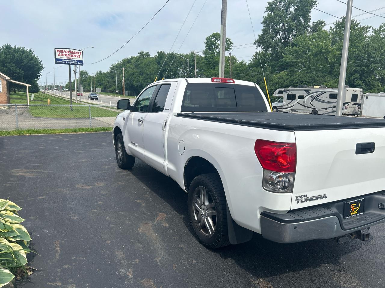 Toyota Tundra 4WD Truck Dbl 5.7L V8 6-Spd AT LTD (Natl) 2009
