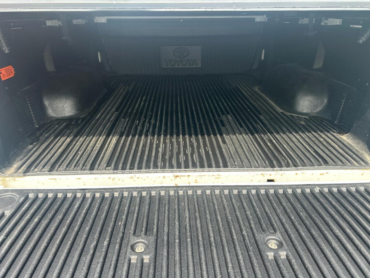 Toyota Tundra 4WD Truck Dbl 5.7L V8 6-Spd AT LTD (Natl) 2009