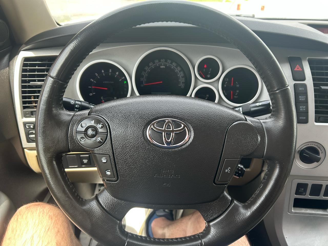 Toyota Tundra 4WD Truck Dbl 5.7L V8 6-Spd AT LTD (Natl) 2009