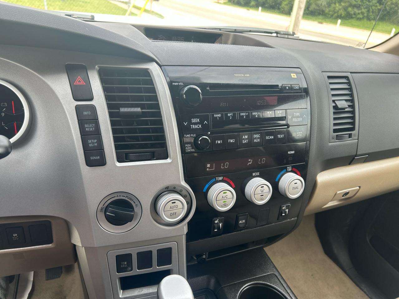 Toyota Tundra 4WD Truck Dbl 5.7L V8 6-Spd AT LTD (Natl) 2009