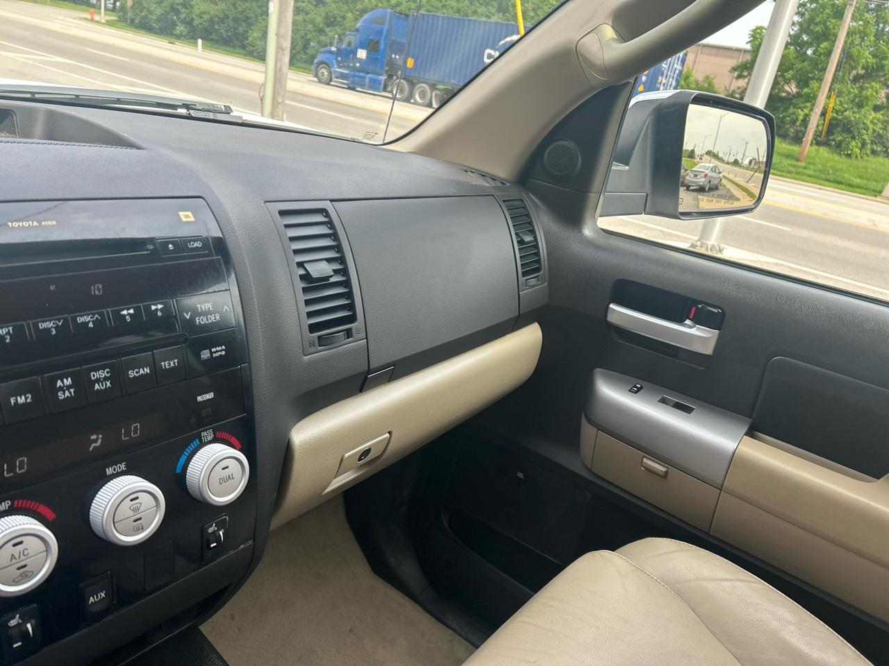 Toyota Tundra 4WD Truck Dbl 5.7L V8 6-Spd AT LTD (Natl) 2009