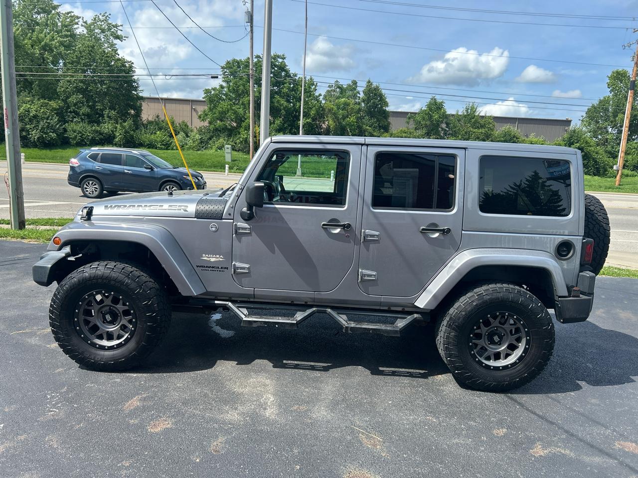 Jeep Wrangler Unlimited 4WD 4dr Sahara 2013