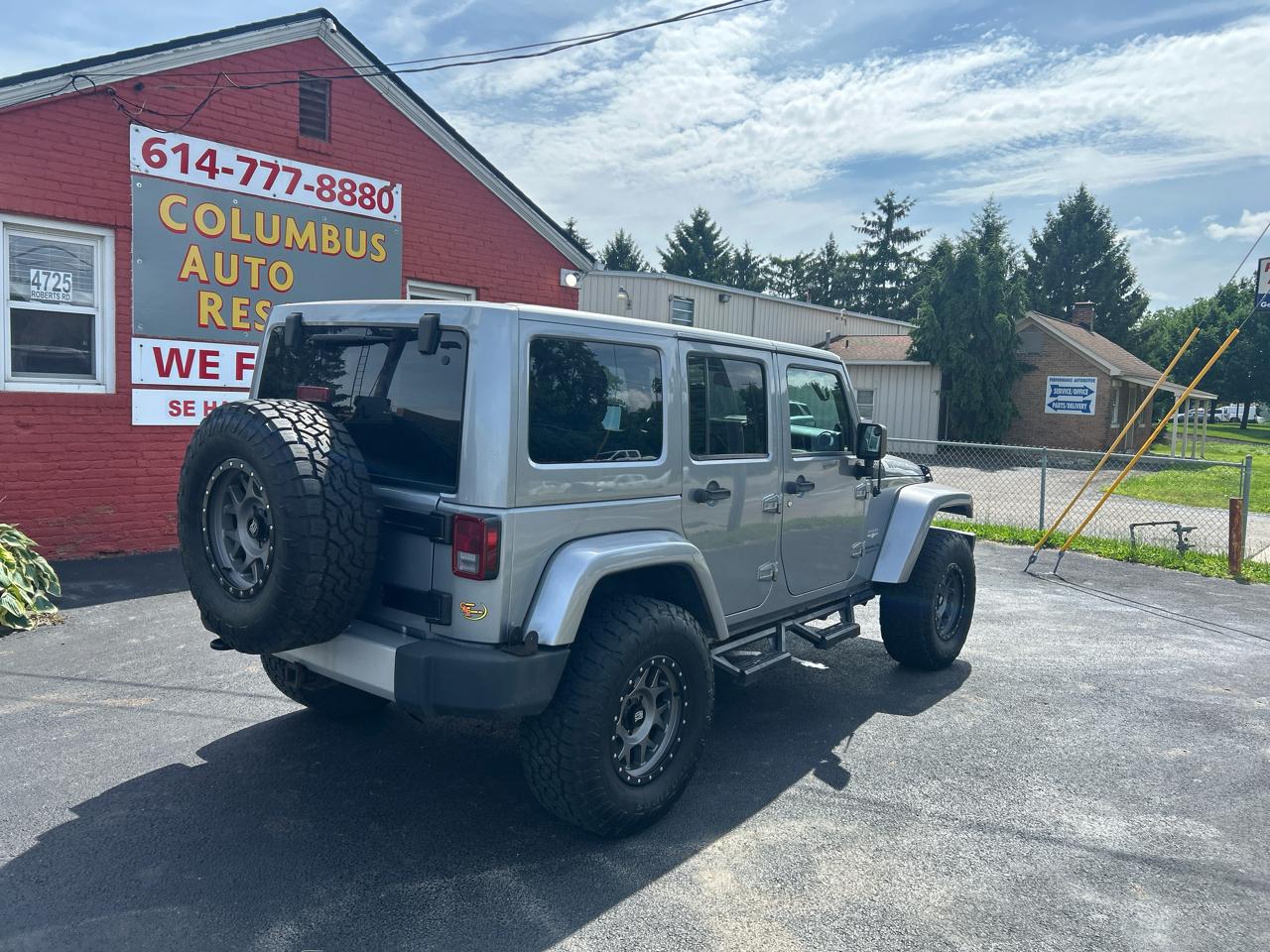 Jeep Wrangler Unlimited 4WD 4dr Sahara 2013
