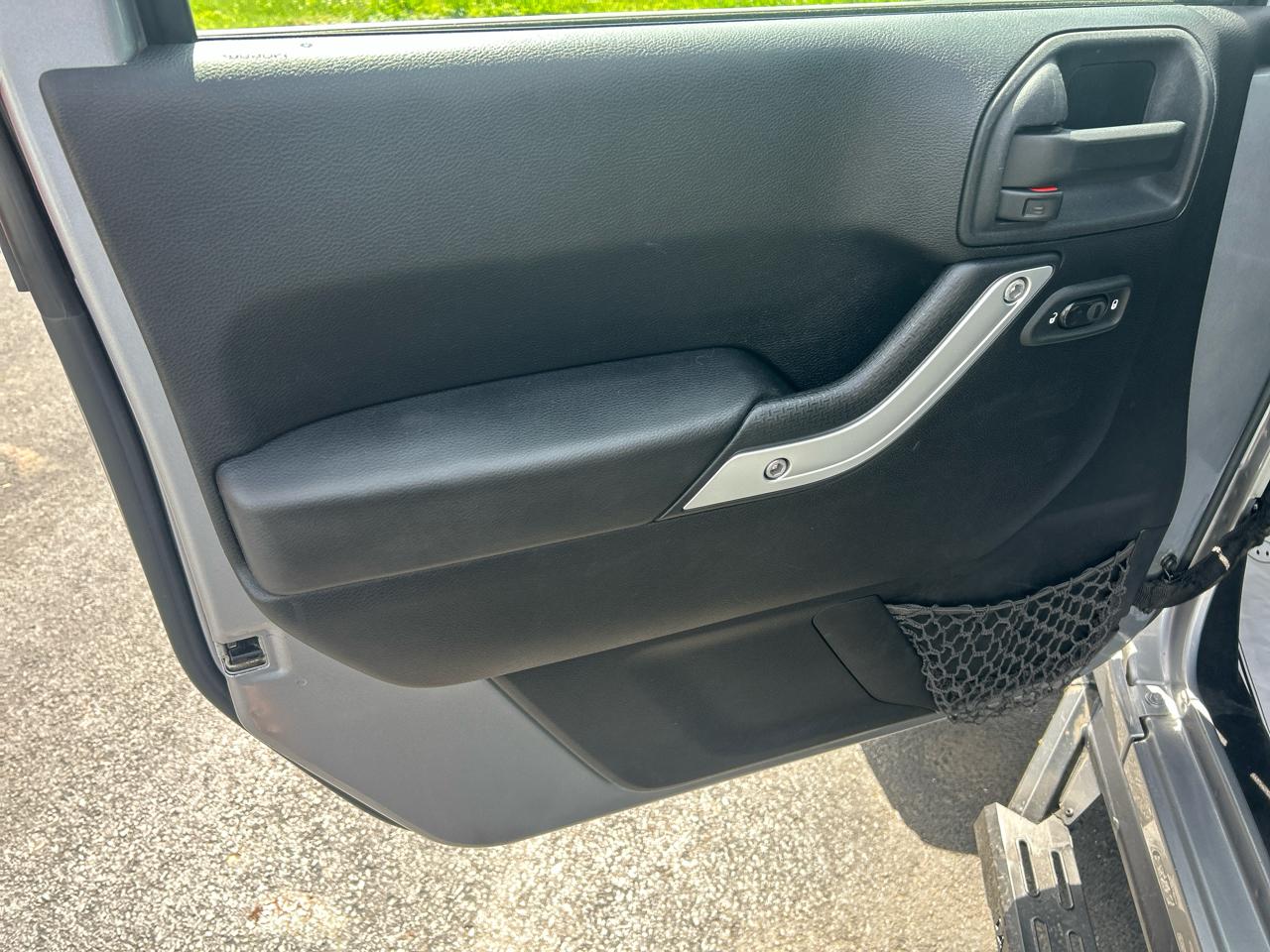 Jeep Wrangler Unlimited 4WD 4dr Sahara 2013