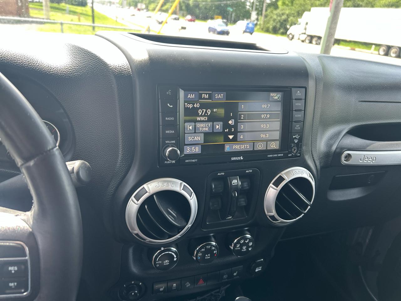 Jeep Wrangler Unlimited 4WD 4dr Sahara 2013