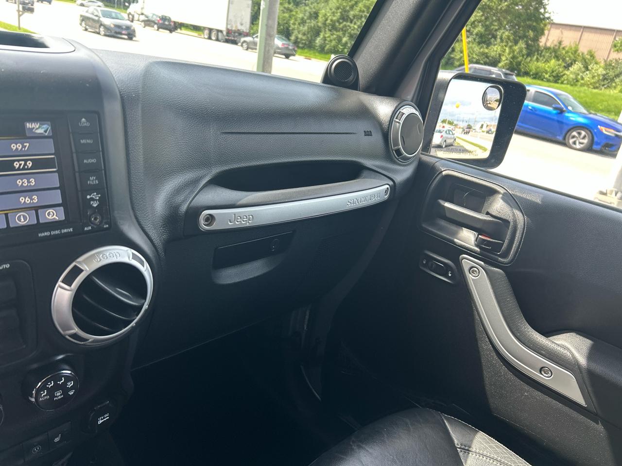 Jeep Wrangler Unlimited 4WD 4dr Sahara 2013