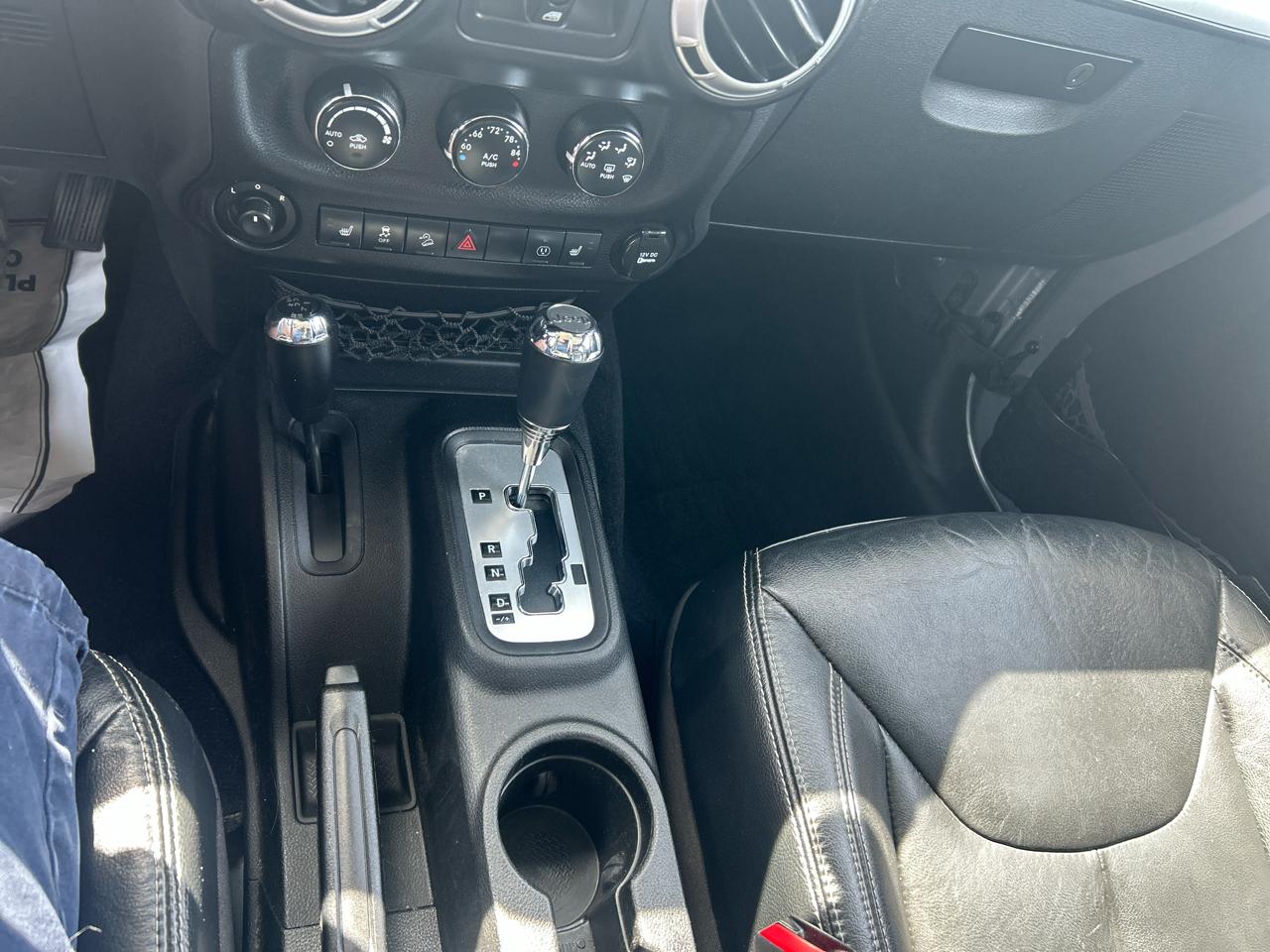 Jeep Wrangler Unlimited 4WD 4dr Sahara 2013