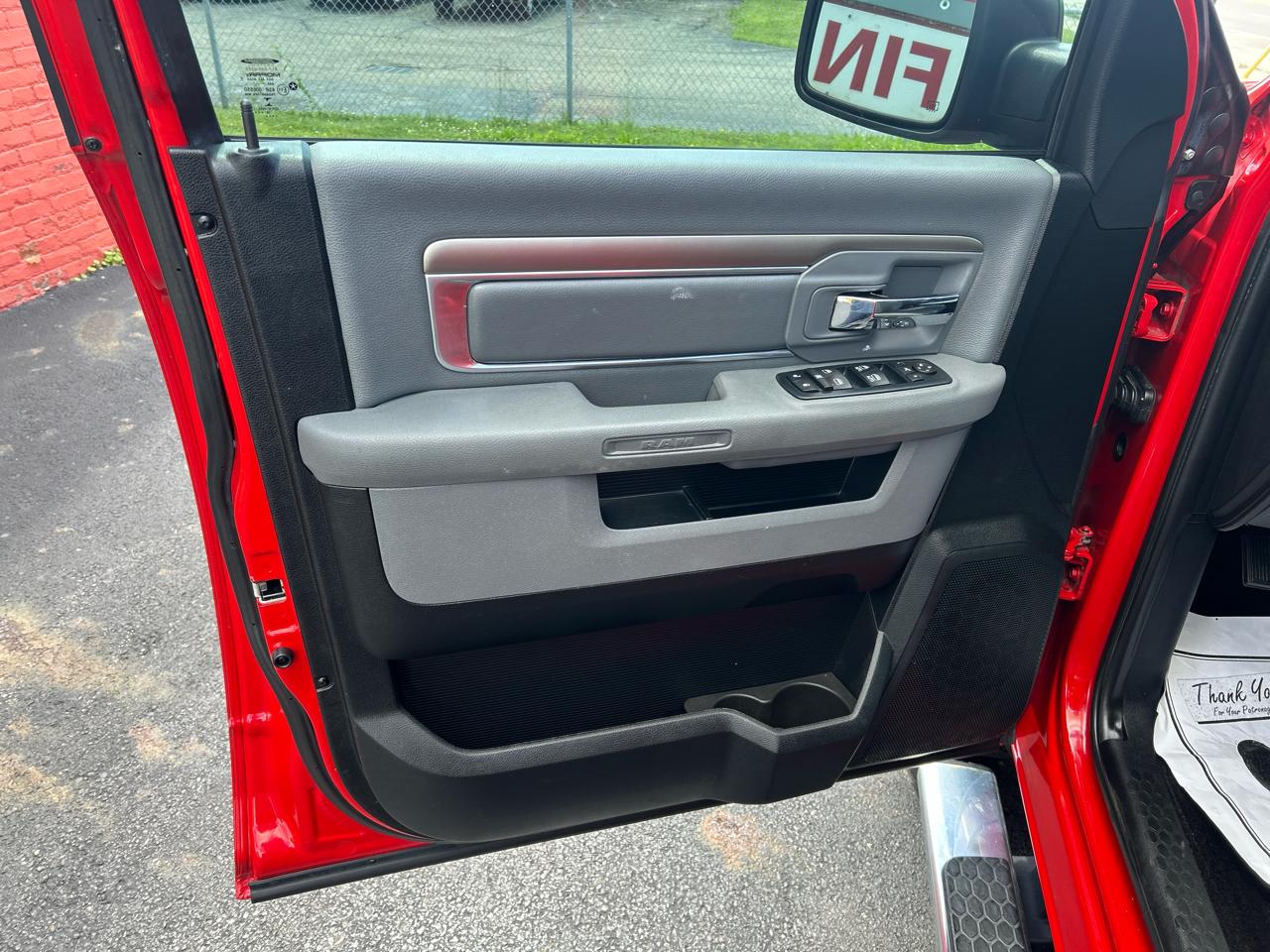 RAM 1500 Lone Star 4x2 Crew Cab 5'7" Box 2017