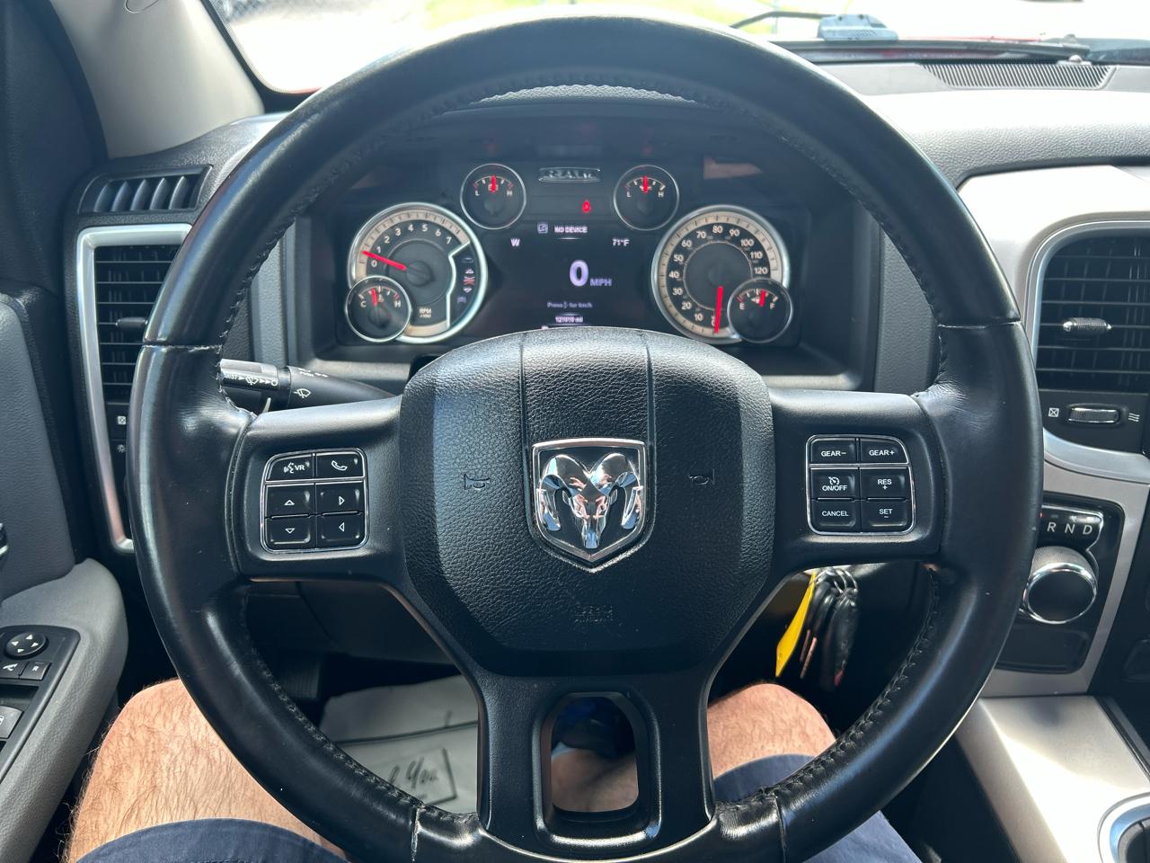RAM 1500 Lone Star 4x2 Crew Cab 5'7" Box 2017