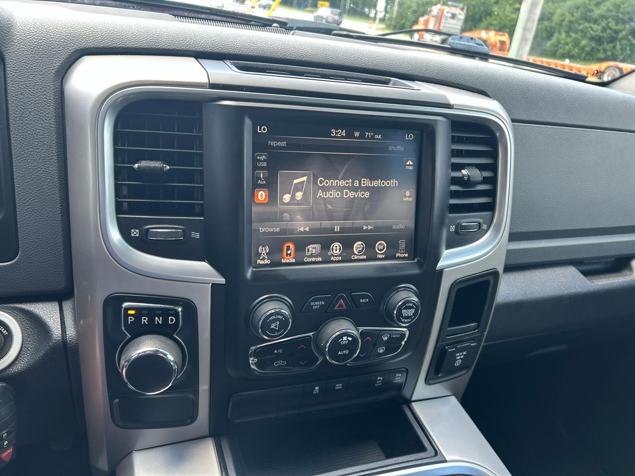 RAM 1500 Lone Star 4x2 Crew Cab 5'7" Box 2017