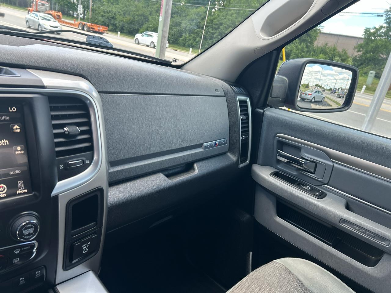 RAM 1500 Lone Star 4x2 Crew Cab 5'7" Box 2017