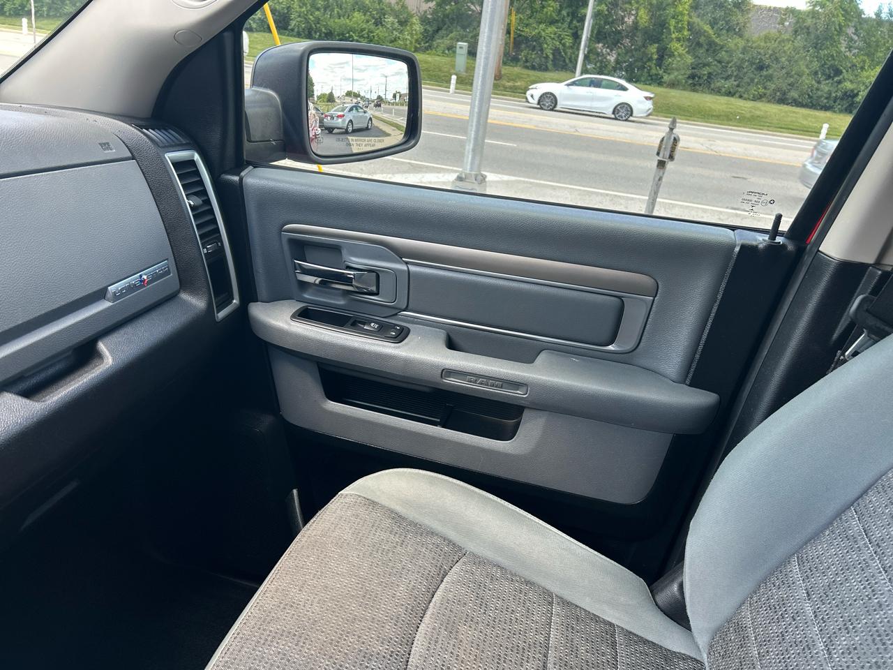 RAM 1500 Lone Star 4x2 Crew Cab 5'7" Box 2017