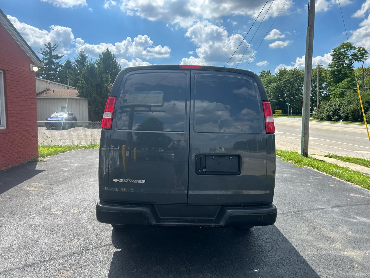 Chevrolet Express Cargo Van RWD 2500 135" 2017